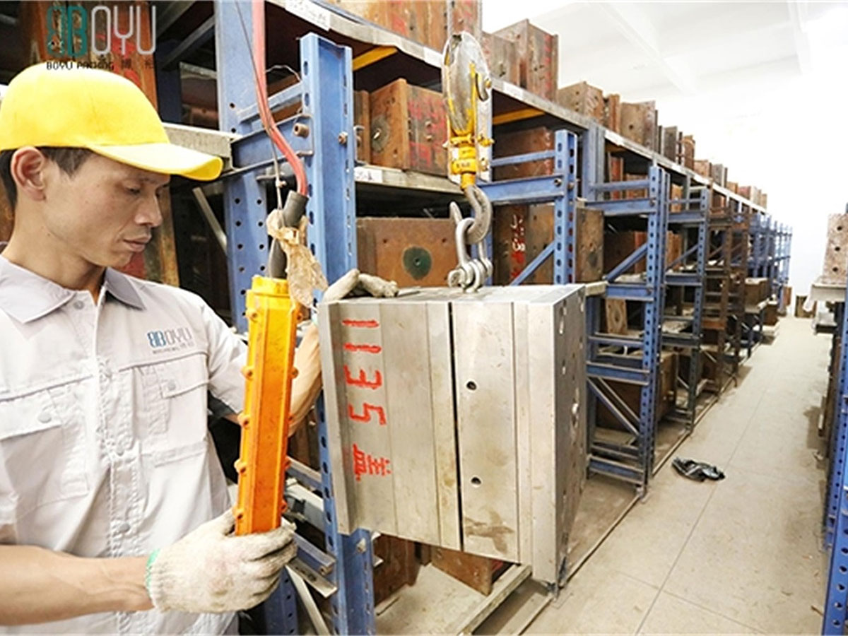 Mold warehouse
